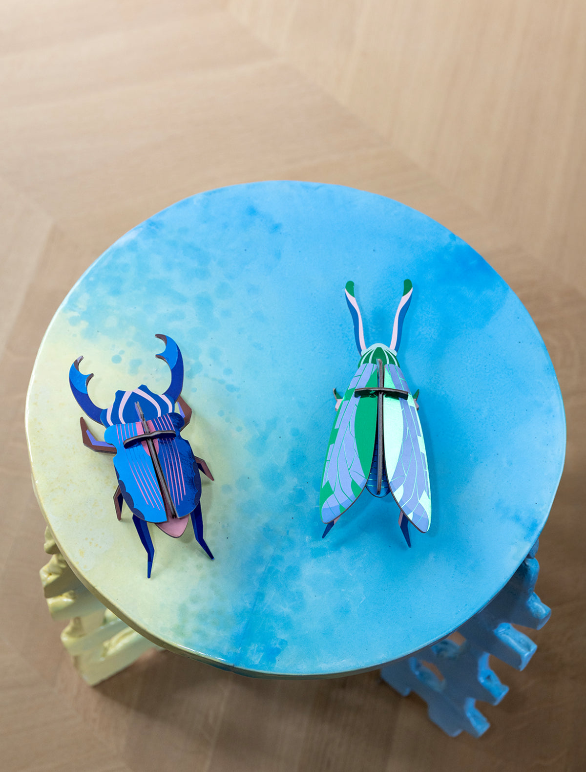 Veggdekor metallisk bille, Azure Stag Beetle