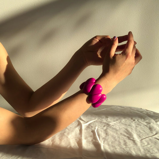 Armbånd i taguanøtt, fucsia