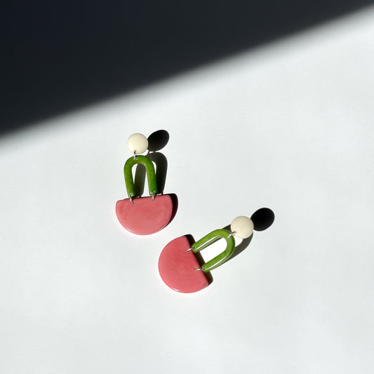 Øredobber i taguanøtt, GALATEA Elfenben, grønn og lysende rosa