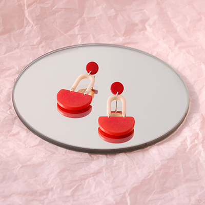 Øredobber i taguanøtt, GALATEA Red, Rose and Coral