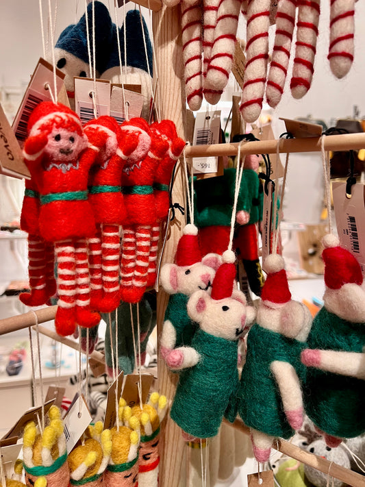 Ullfolk med oppheng, nissejente