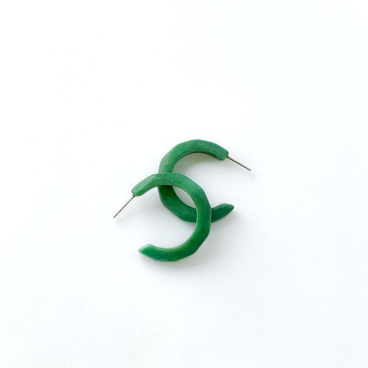 Half Moon Øredobber i taguanøtt, grønn