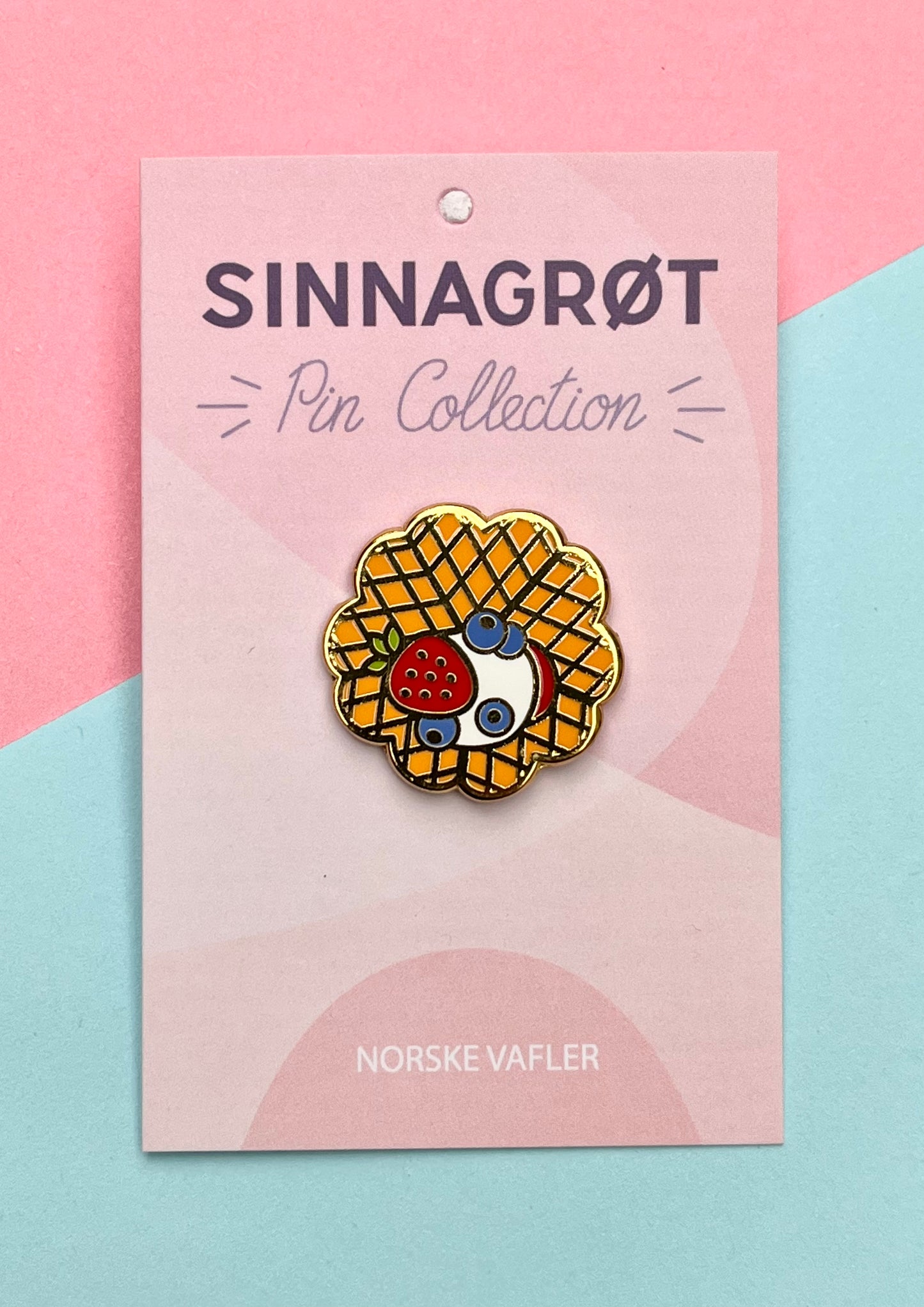 Pin, Vaffel med bær og krem