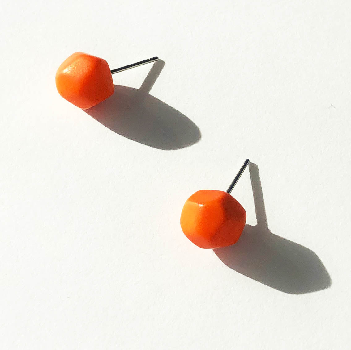 Øredobber i taguanøtt, ROCK – oransje