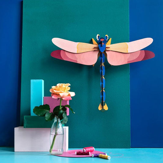 Veggdekor, stor - Pink dragonfly