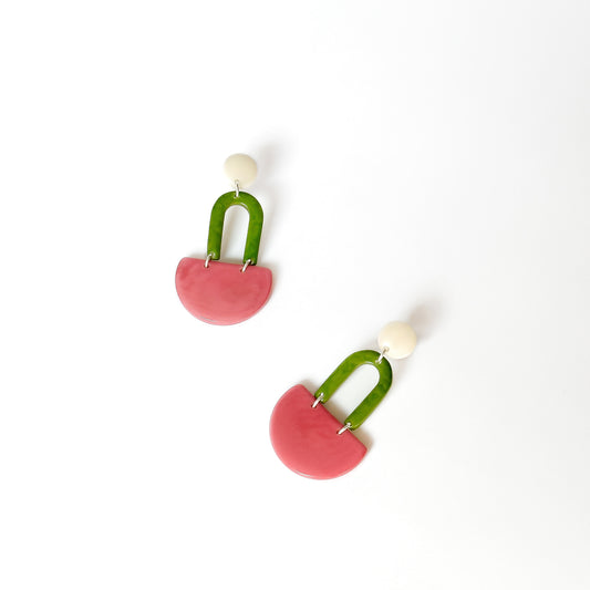Øredobber i taguanøtt, GALATEA Elfenben, grønn og lysende rosa