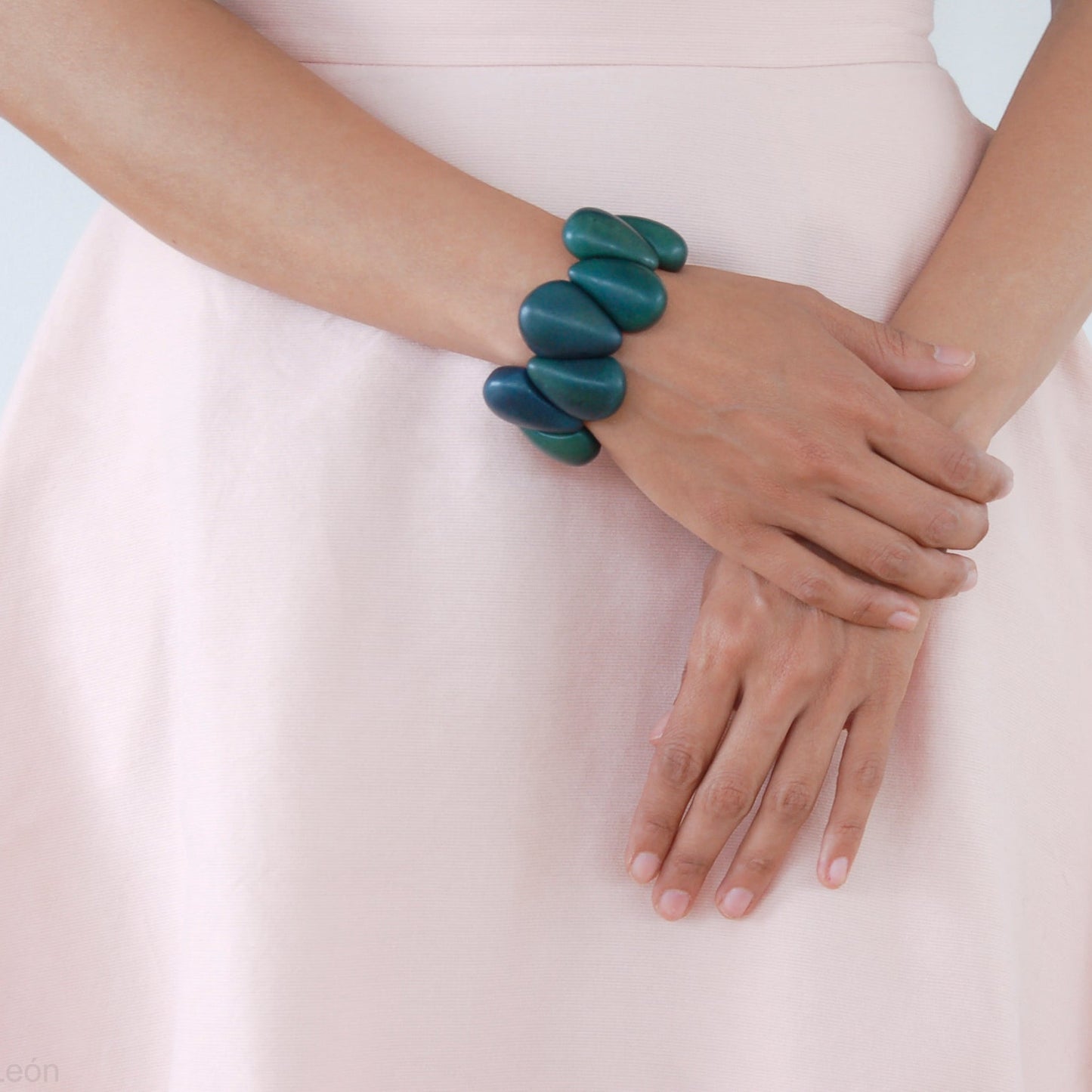 Armbånd i taguanøtt, Skoggrønn