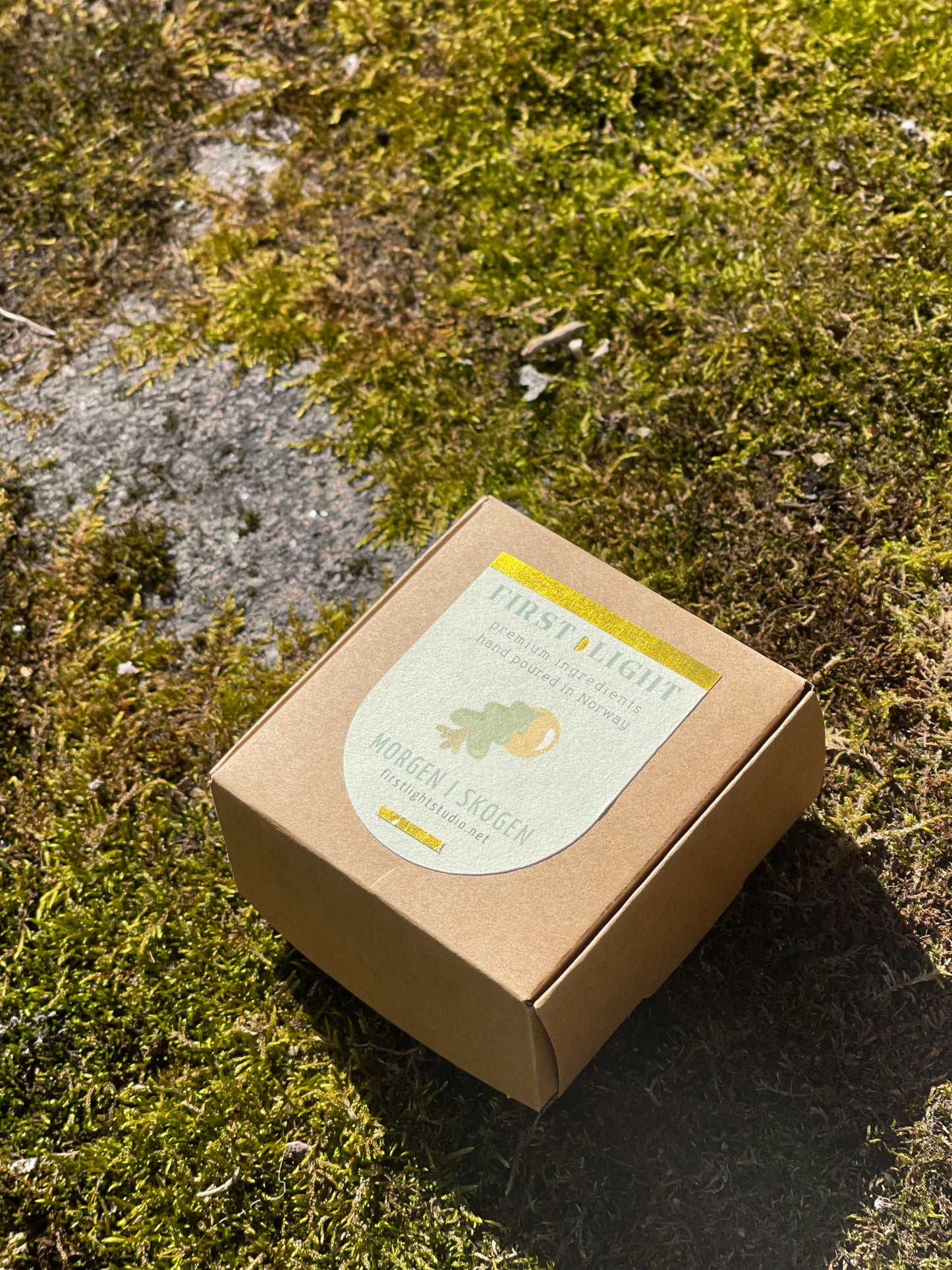 MORGEN I SKOGEN håndlagde duftlys (insect repellent)